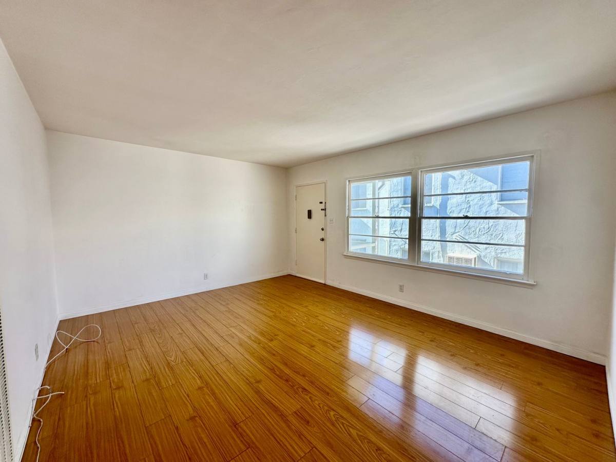 Apartment for rent at 320 S Rexford Dr, Beverly Hills, CA 90212