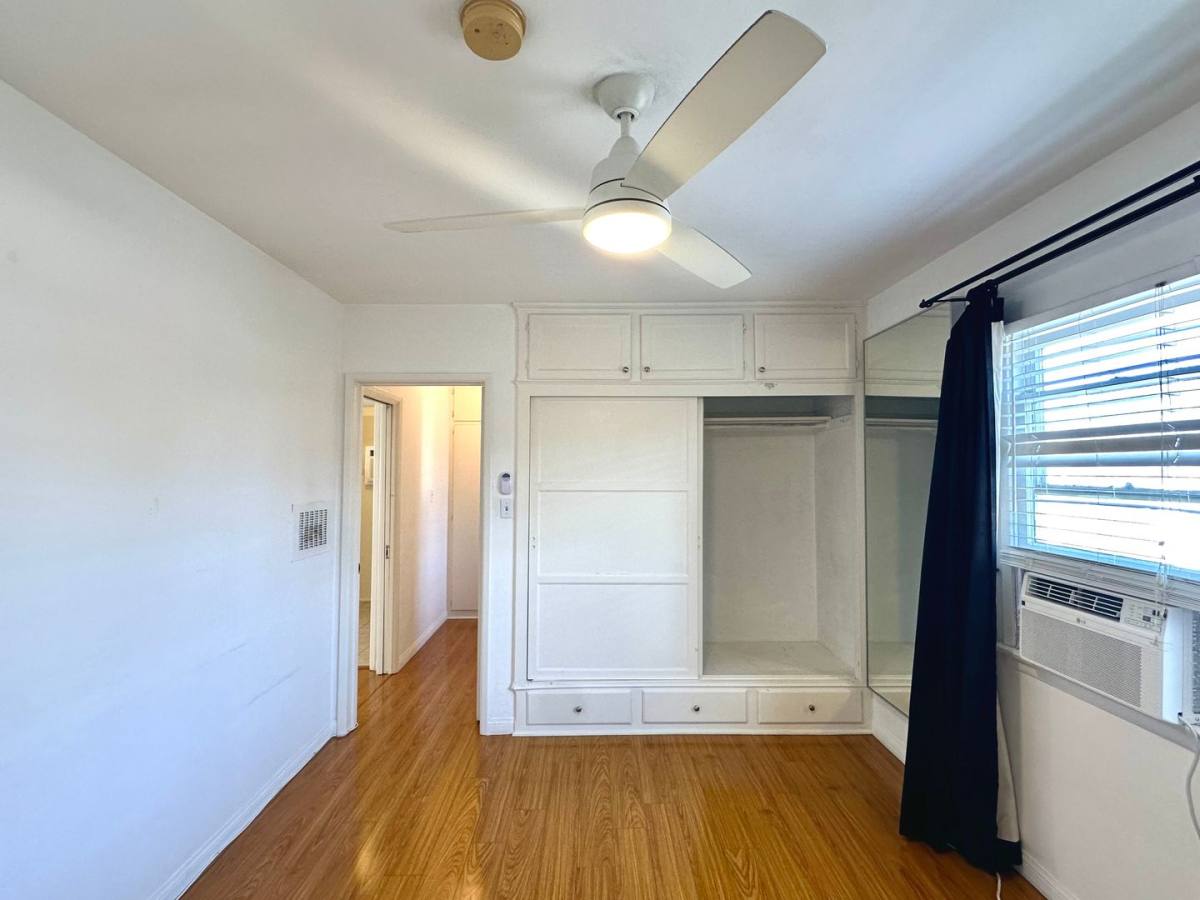 Apartment for rent at 320 S Rexford Dr, Beverly Hills, CA 90212