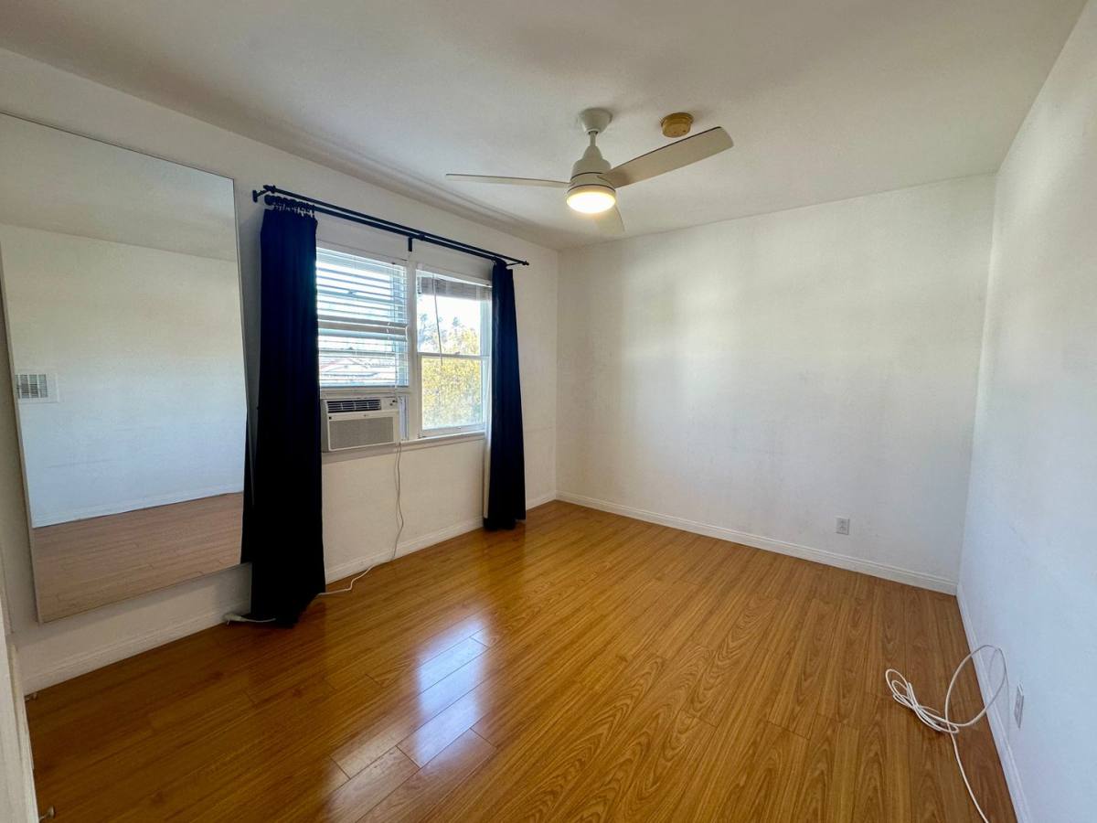 Apartment for rent at 320 S Rexford Dr, Beverly Hills, CA 90212