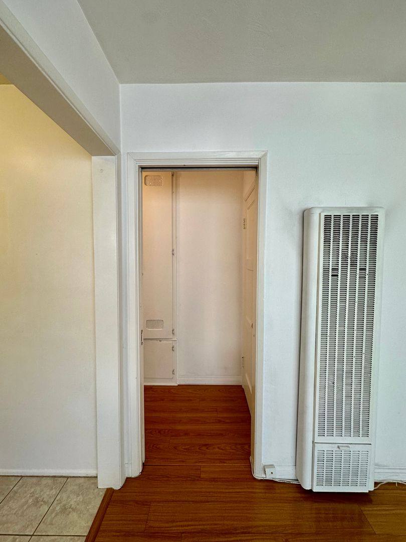 Apartment for rent at 320 S Rexford Dr, Beverly Hills, CA 90212