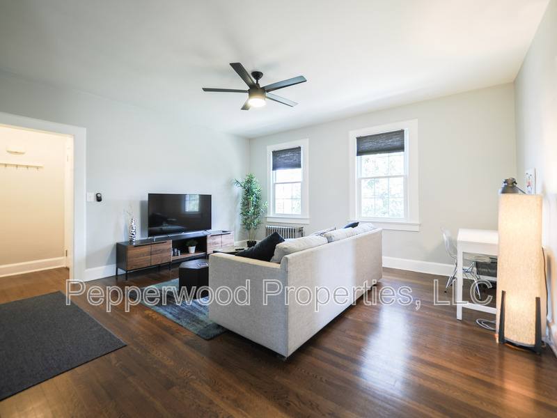 Apartment for rent at 519 E Main St #1, Spartanburg, SC 29302