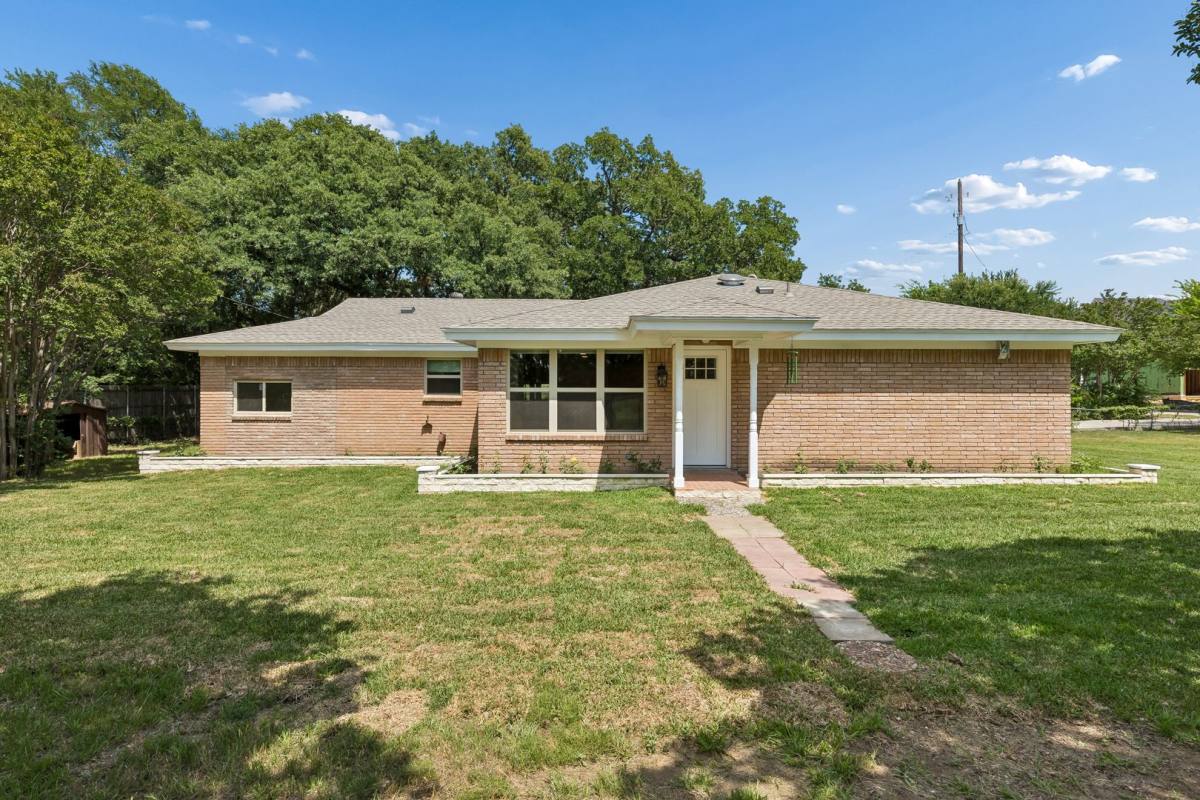 House for rent at 1212 W Murphy Rd, Colleyville, TX 76034