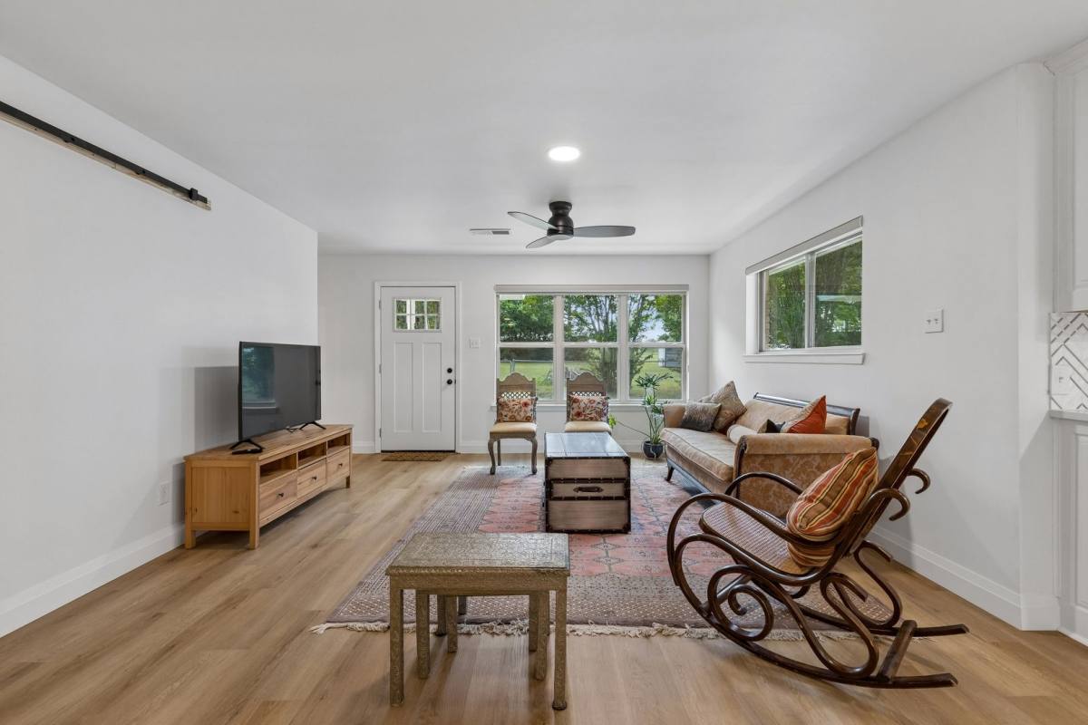 House for rent at 1212 W Murphy Rd, Colleyville, TX 76034