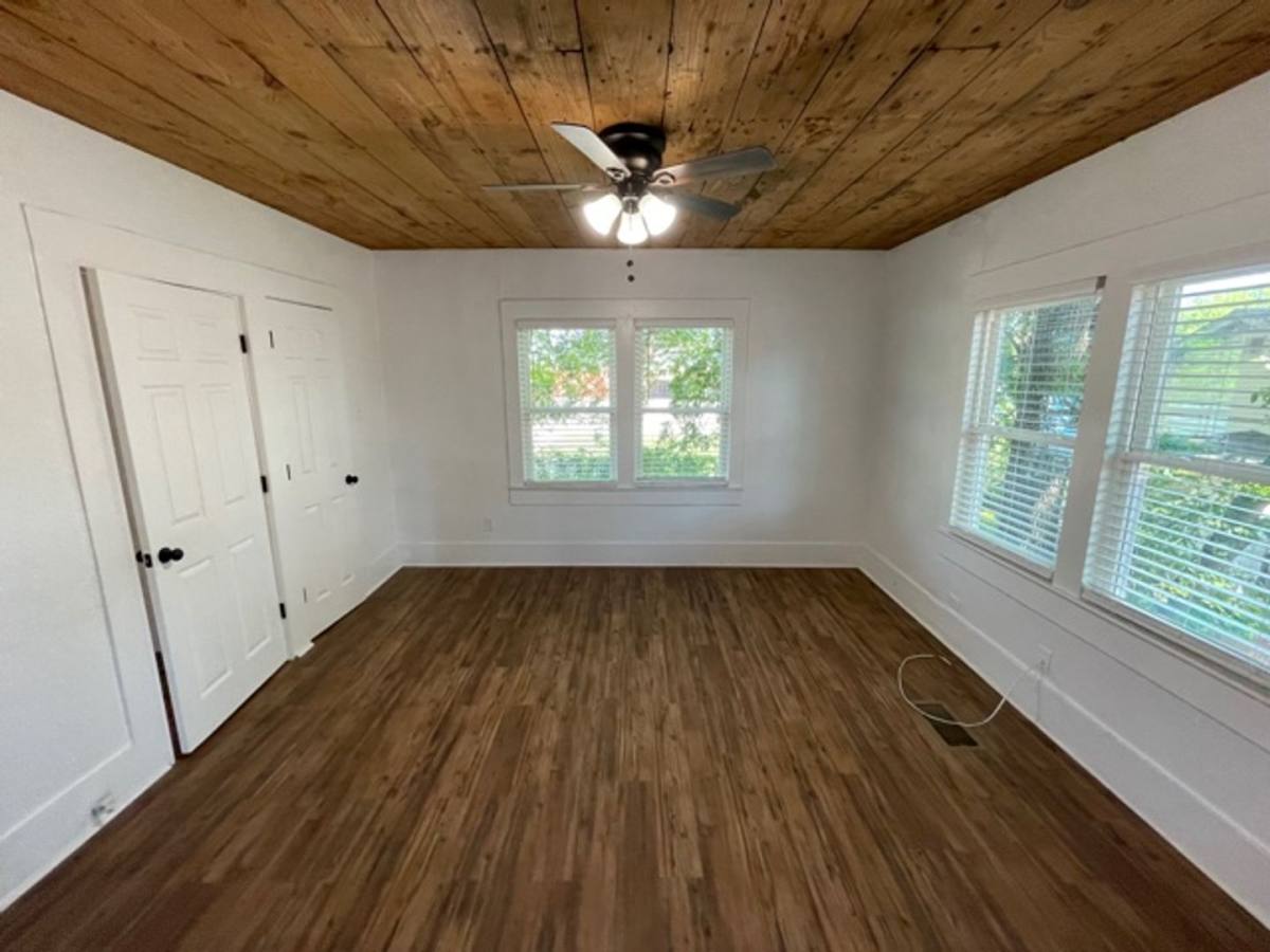 Apartment for rent at 913 W Crawford St, Denison, TX 75020