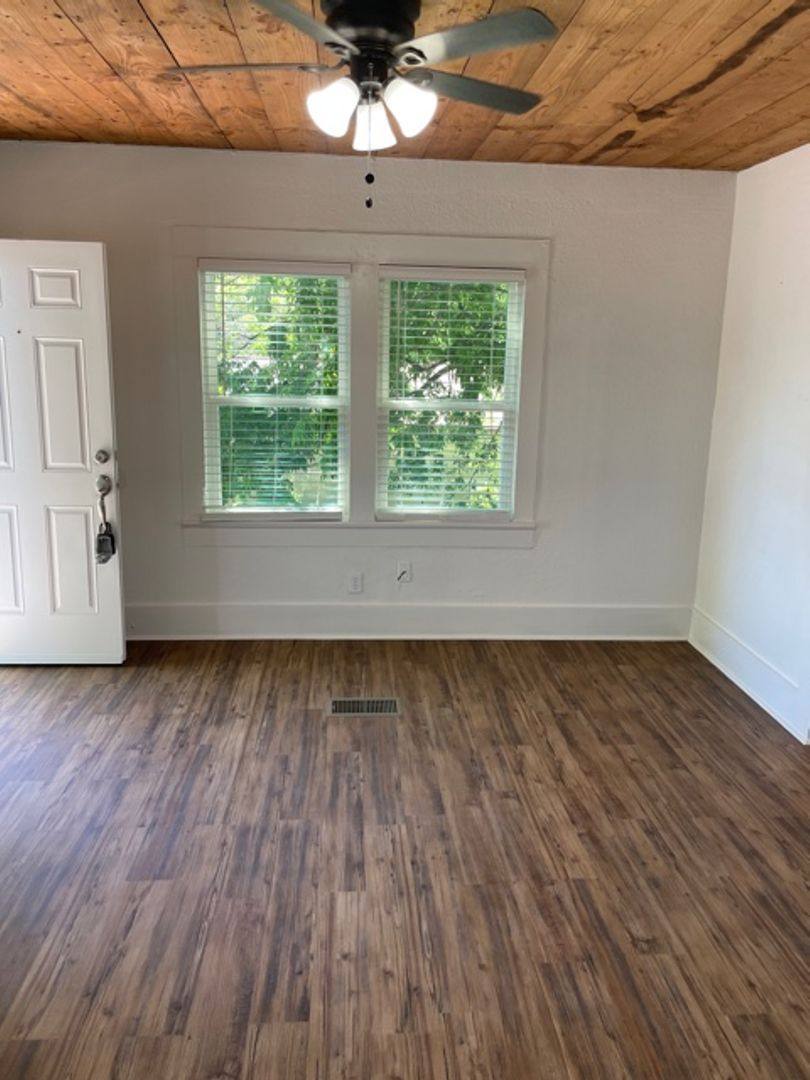 Apartment for rent at 913 W Crawford St, Denison, TX 75020