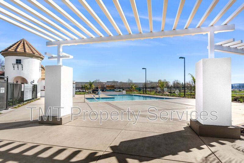Townhouse for rent at 4470 Saone Walk, Sacramento, CA 95834
