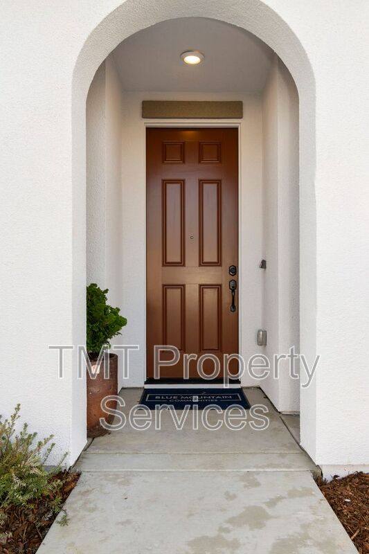 Townhouse for rent at 4470 Saone Walk, Sacramento, CA 95834