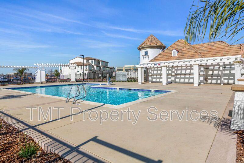 Townhouse for rent at 4470 Saone Walk, Sacramento, CA 95834