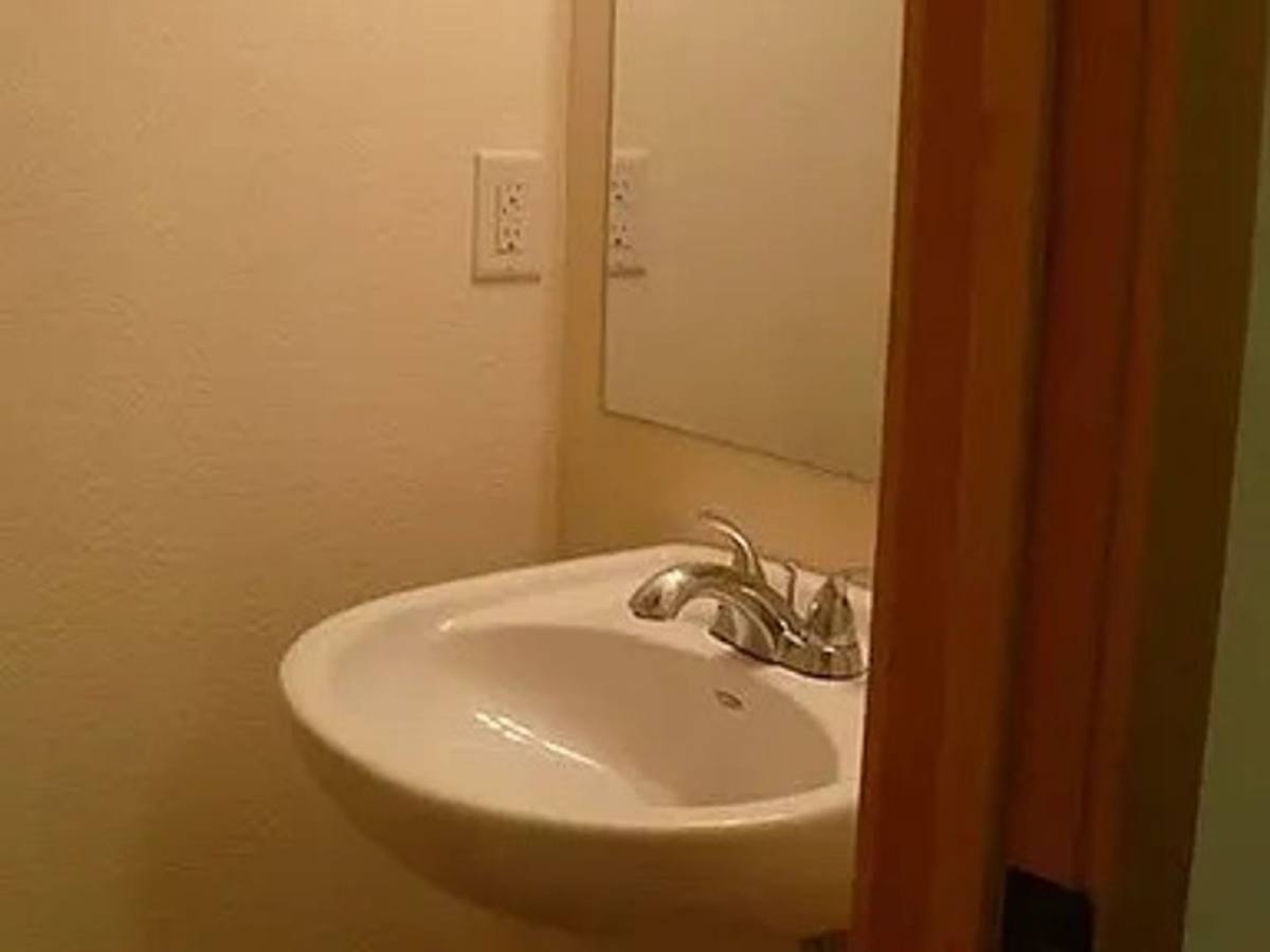 Townhouse for rent at 214 7th St SW, Tioga, ND 58852