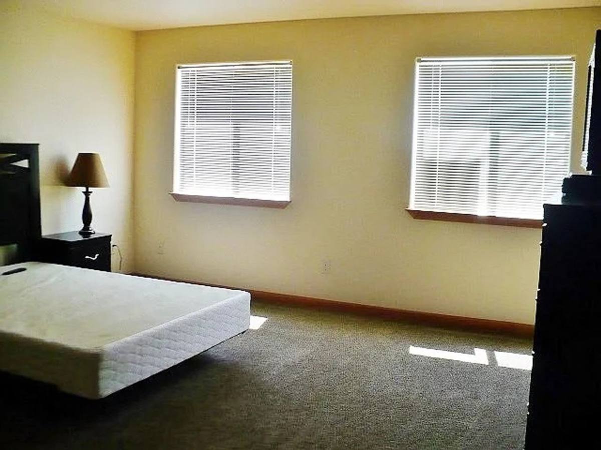 Townhouse for rent at 214 7th St SW, Tioga, ND 58852