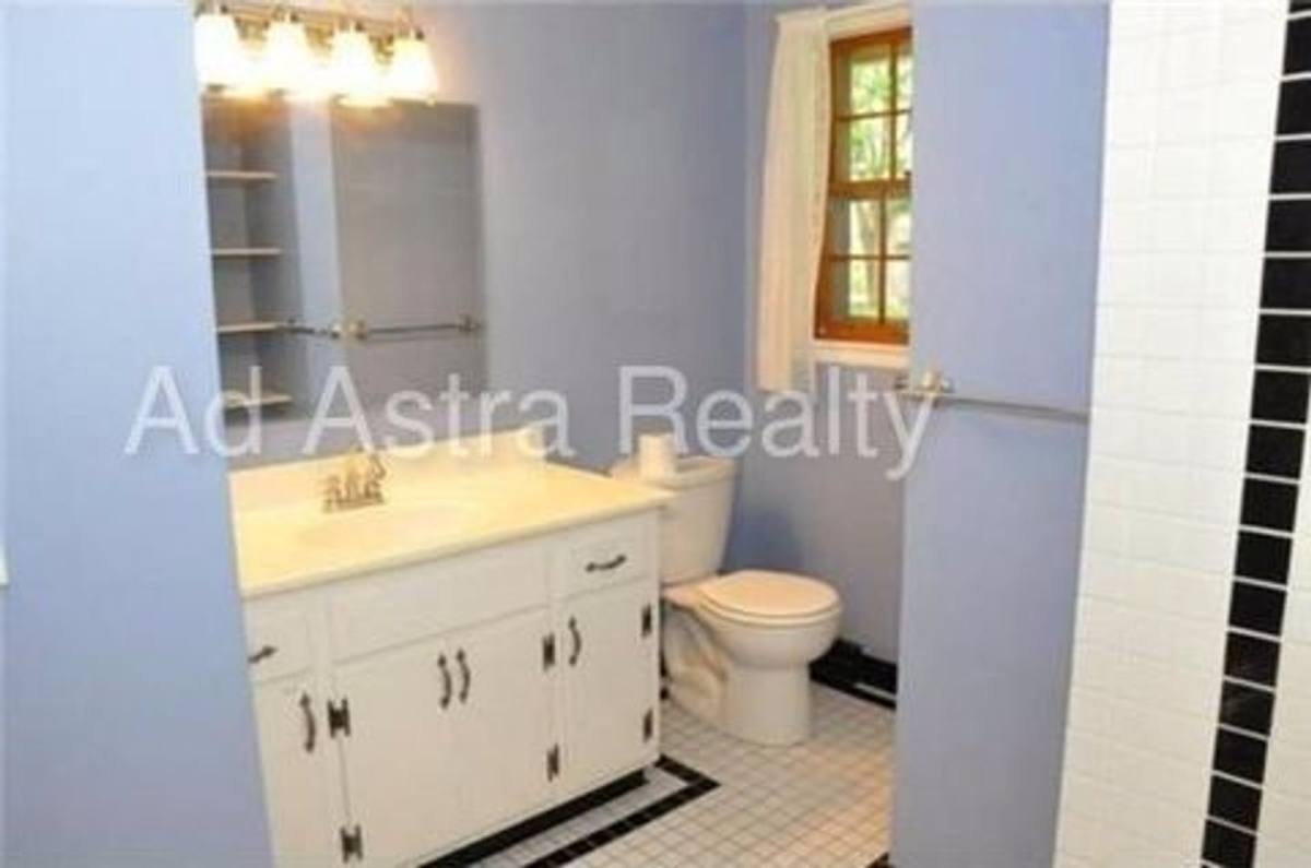House for rent at 8909 W 71st St, Overland Park, KS 66204