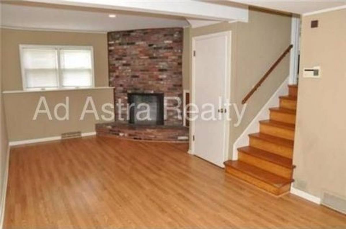 House for rent at 8909 W 71st St, Overland Park, KS 66204