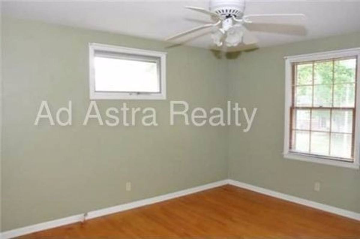 House for rent at 8909 W 71st St, Overland Park, KS 66204