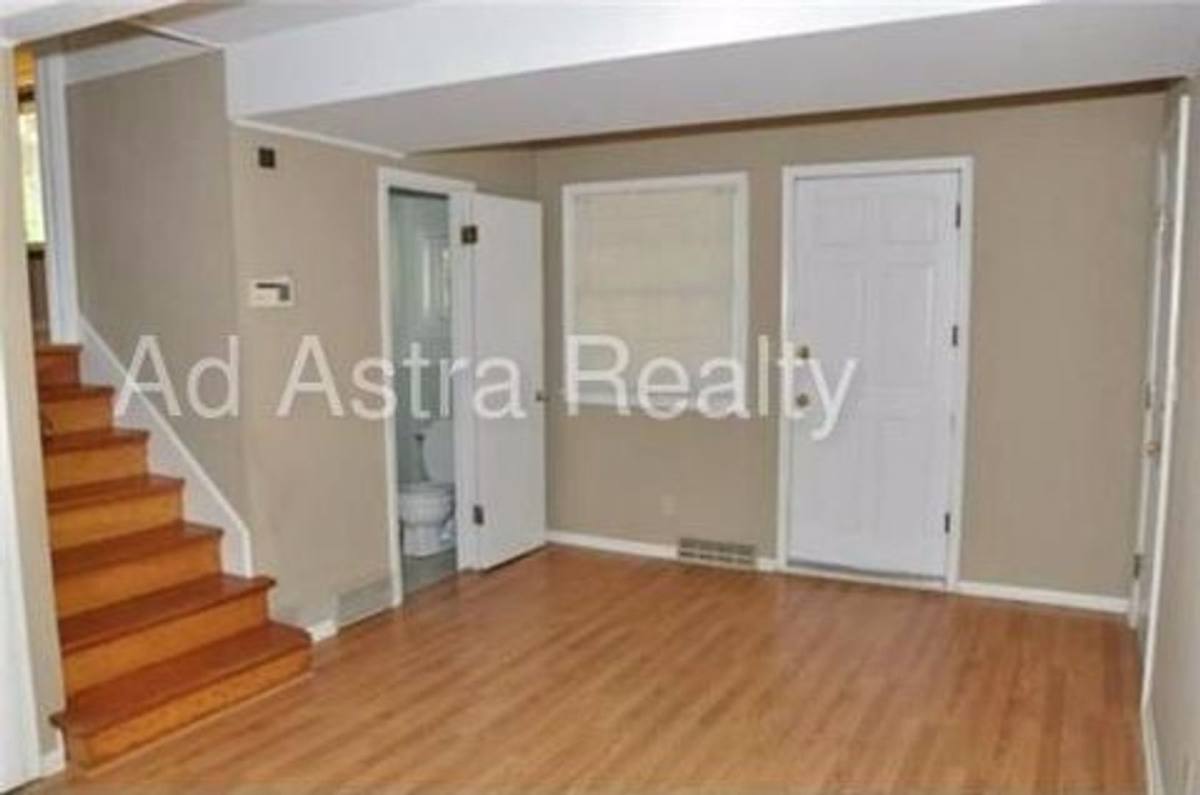 House for rent at 8909 W 71st St, Overland Park, KS 66204