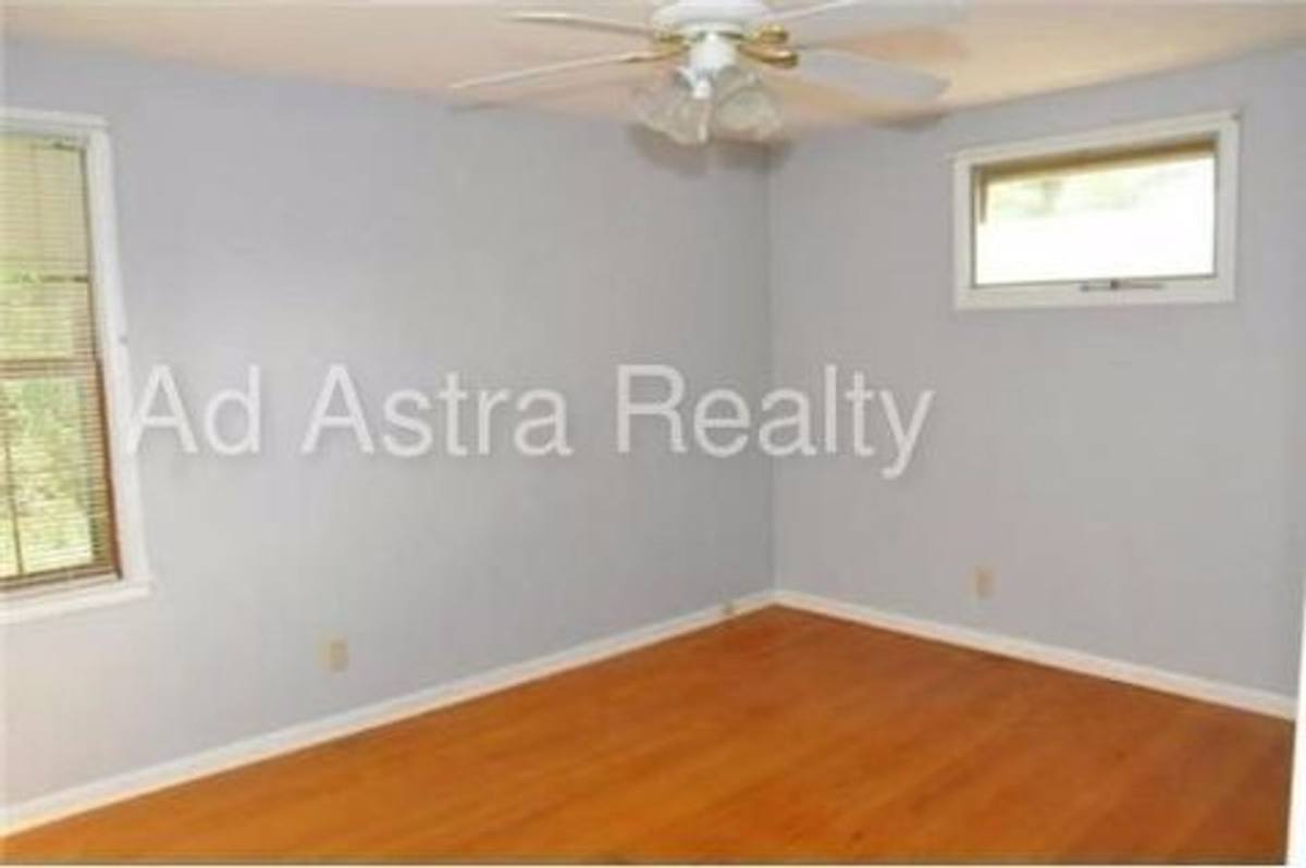 House for rent at 8909 W 71st St, Overland Park, KS 66204