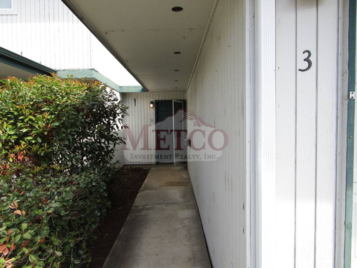 Townhouse for rent at 1817 10th St, Springfield, OR 97477