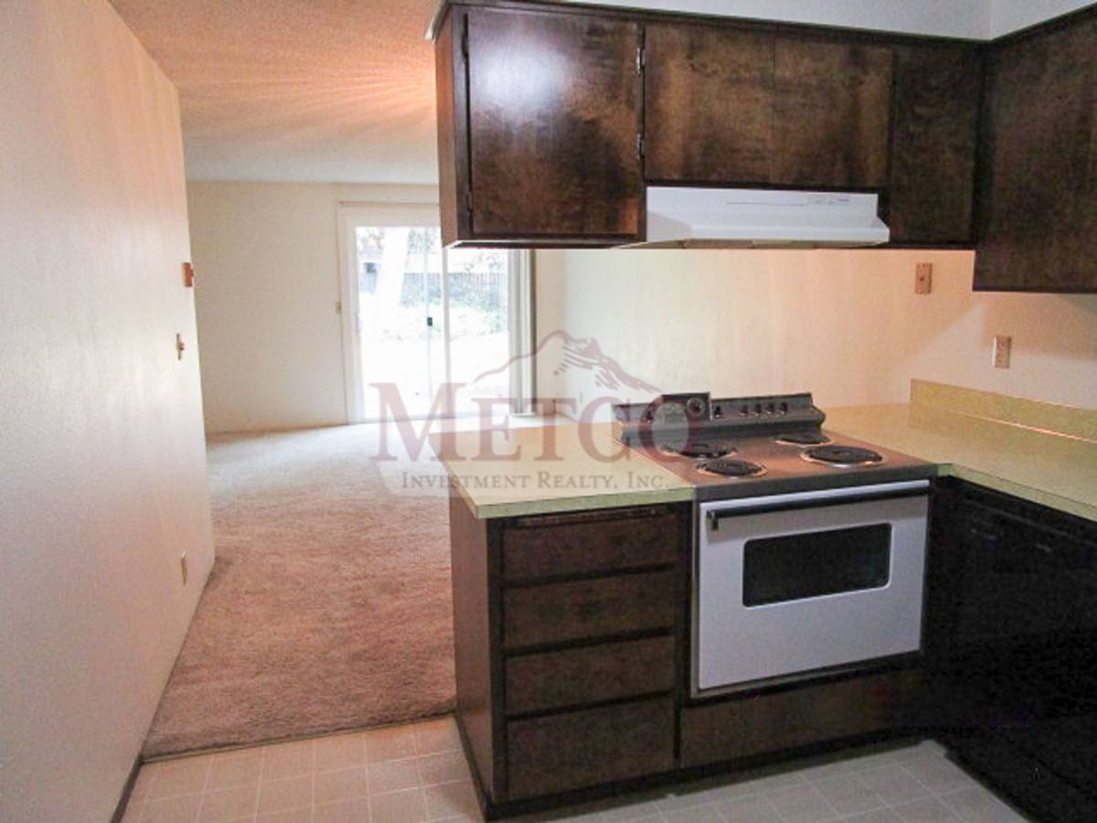 Townhouse for rent at 1817 10th St, Springfield, OR 97477