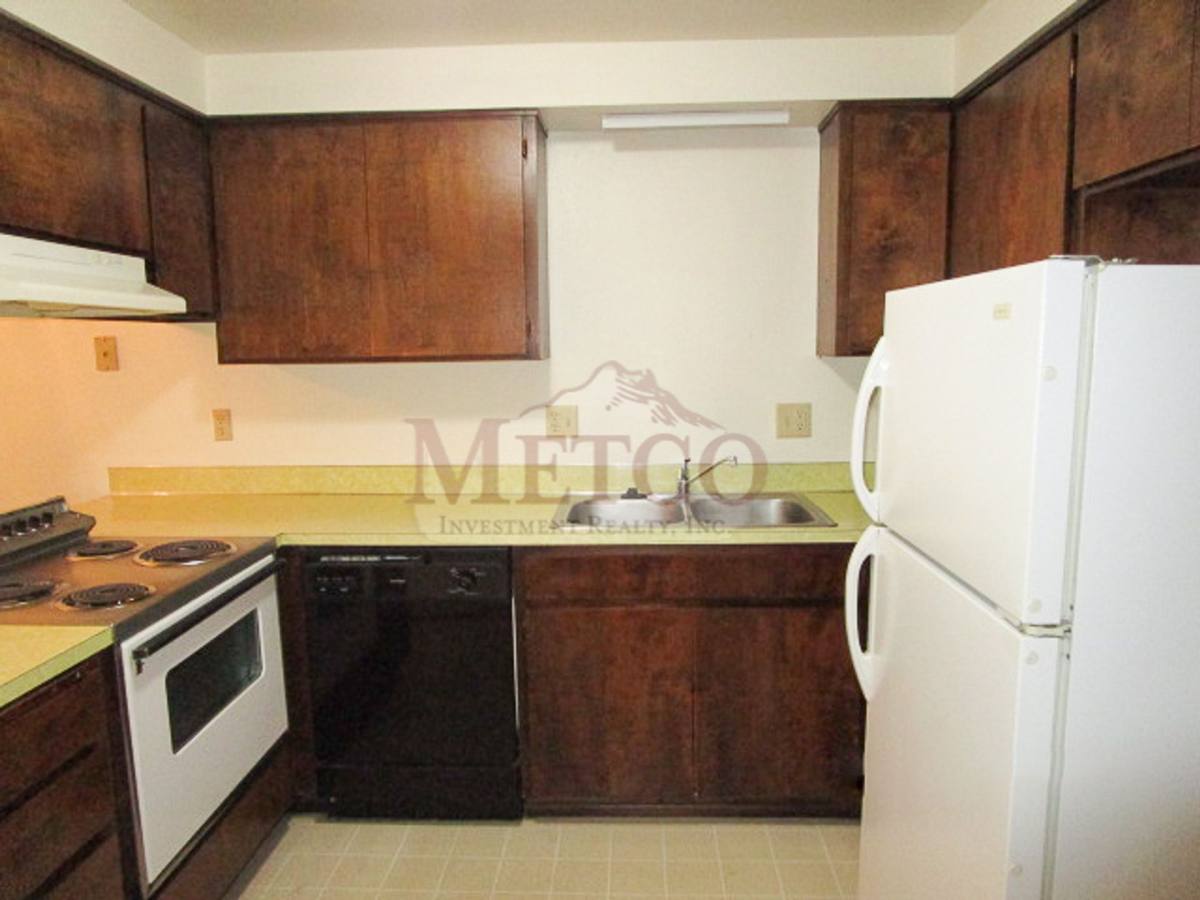 Townhouse for rent at 1817 10th St, Springfield, OR 97477