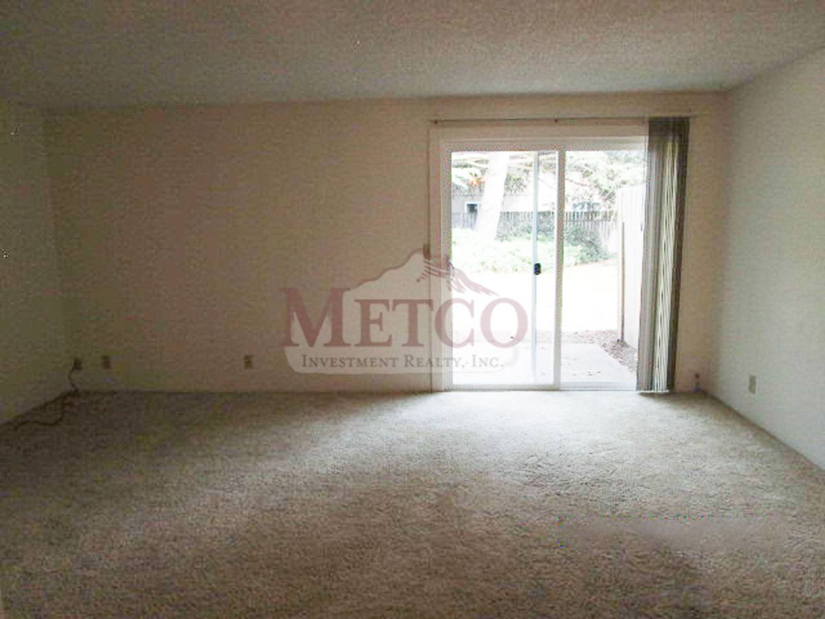 Townhouse for rent at 1817 10th St, Springfield, OR 97477