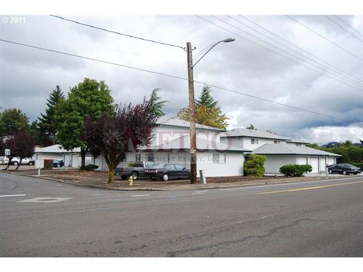 Townhouse for rent at 1817 10th St, Springfield, OR 97477