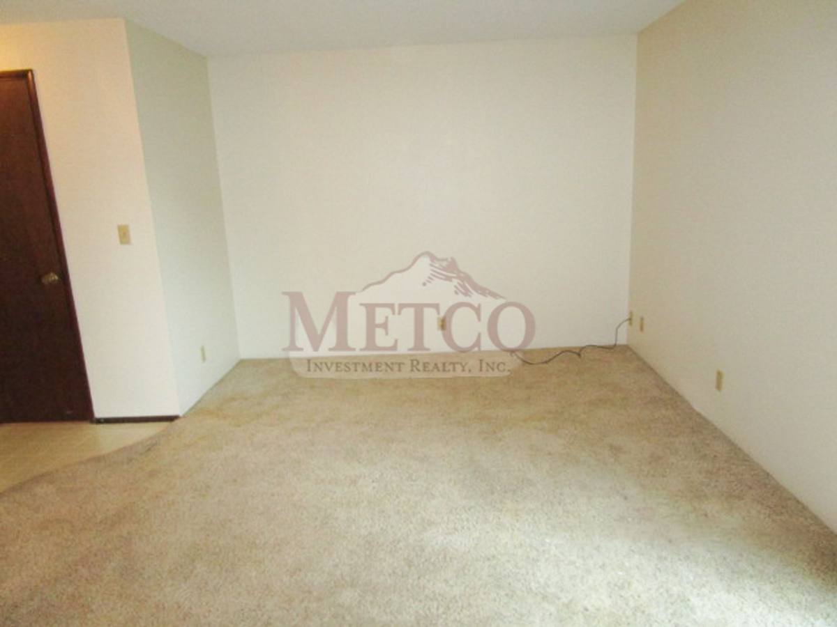 Townhouse for rent at 1817 10th St, Springfield, OR 97477