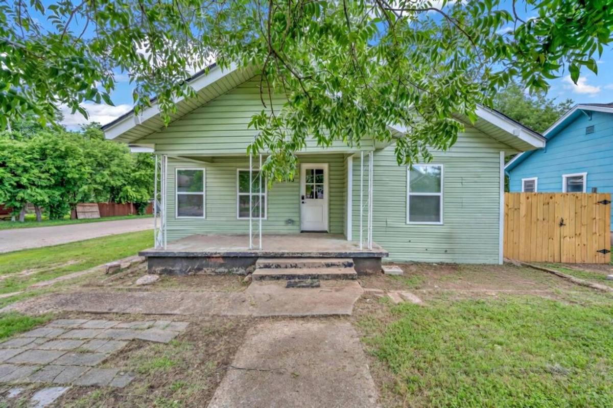 House for rent at 2400 Reuter Ave, Waco, TX 76708