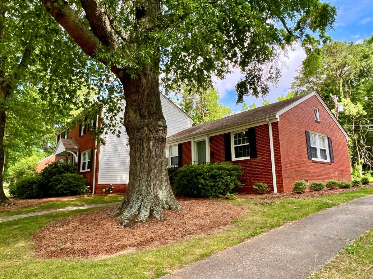 Townhouse for rent at 1000 Hill St, Greensboro, NC 27408