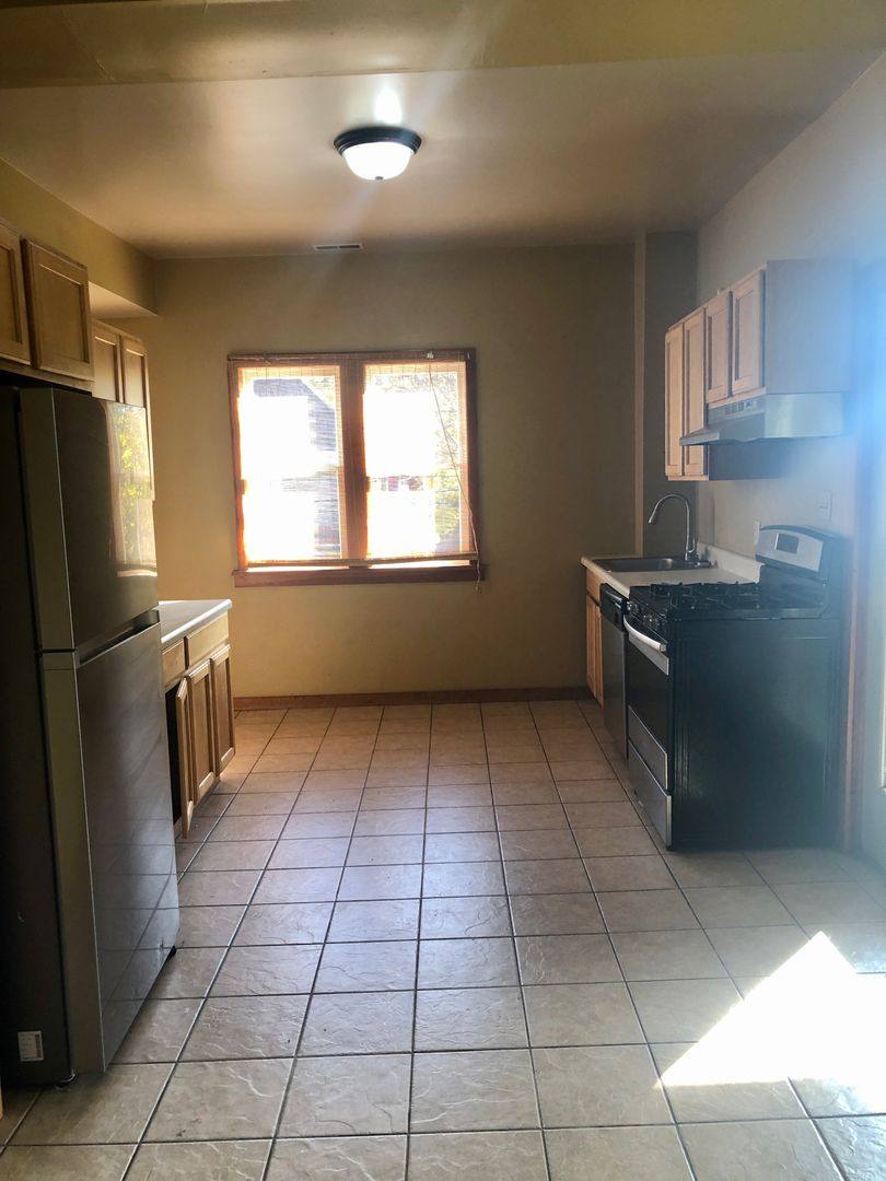 Apartment for rent at 507 Oak St, Rockford, IL 61104