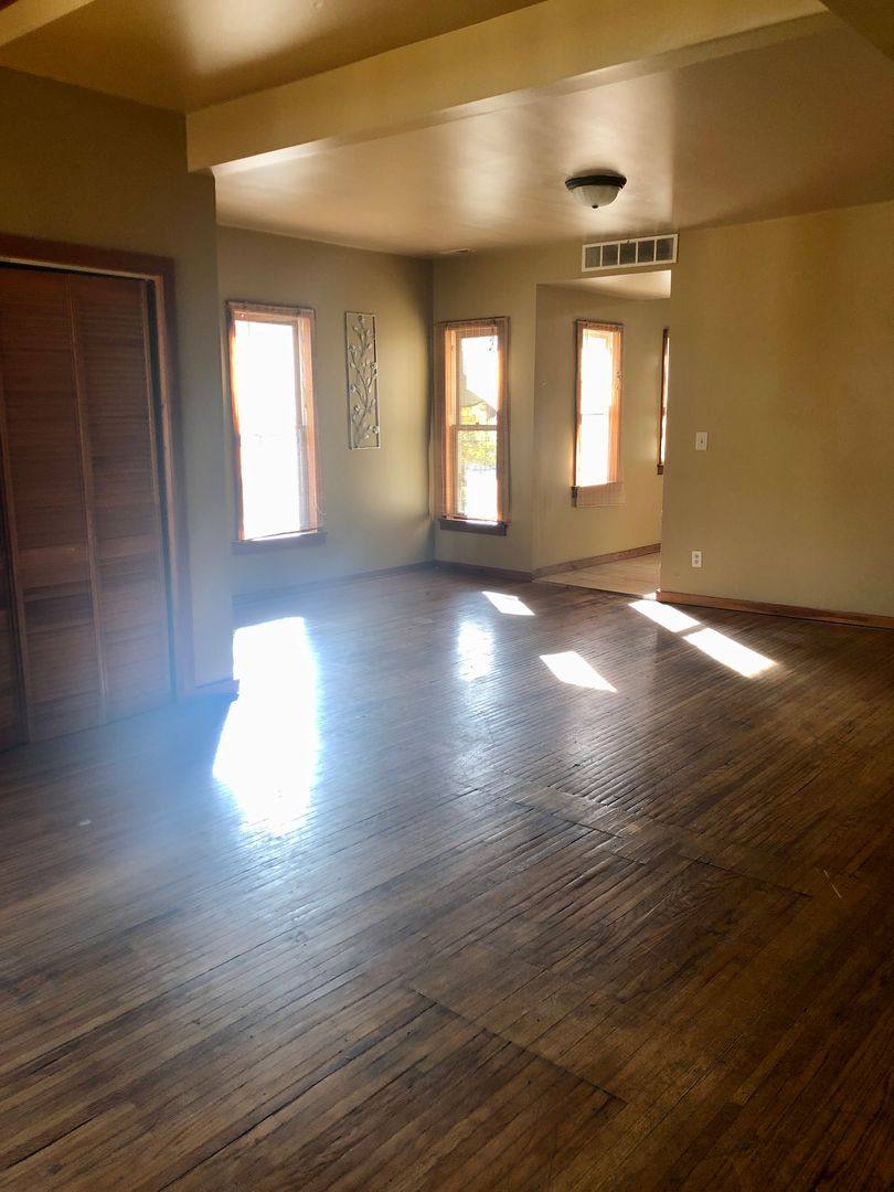 Apartment for rent at 507 Oak St, Rockford, IL 61104