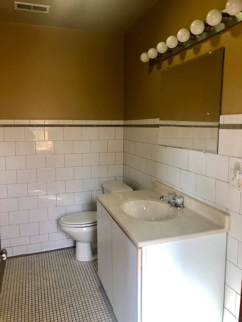 Apartment for rent at 507 Oak St, Rockford, IL 61104