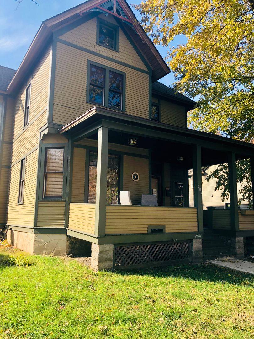 Apartment for rent at 507 Oak St, Rockford, IL 61104