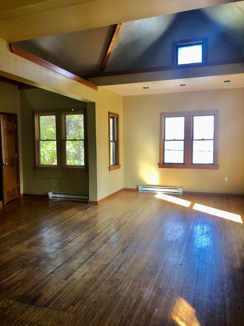 Apartment for rent at 507 Oak St, Rockford, IL 61104