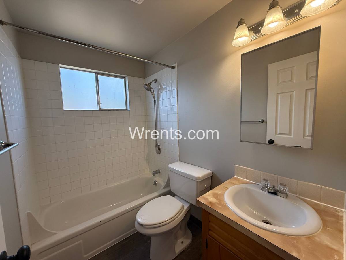 Apartment for rent at 2909-2911 E Rockwell, Spokane, WA 99207