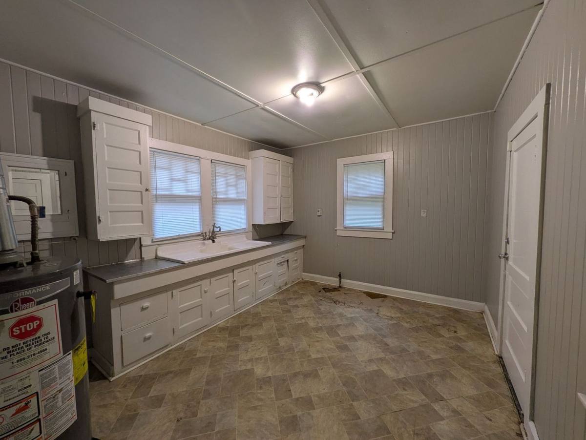 House for rent at 1275 Doucette Ave, Beaumont, TX 77701