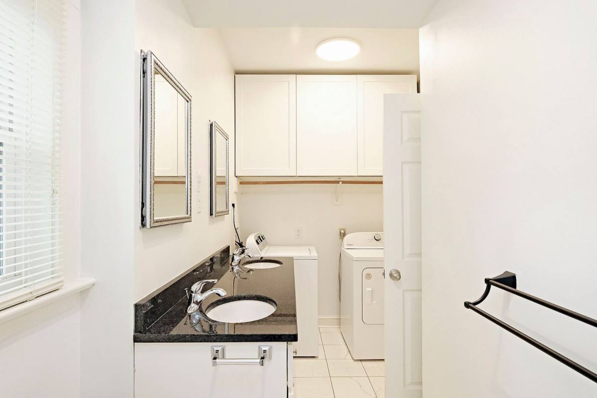 Apartment for rent at 1201 Poplar St, Charlottesville, VA 22902