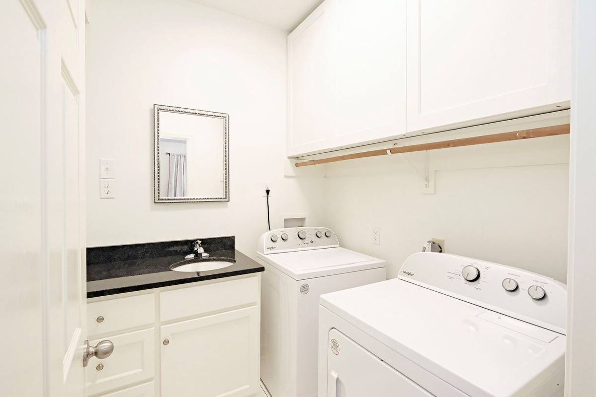 Apartment for rent at 1201 Poplar St, Charlottesville, VA 22902