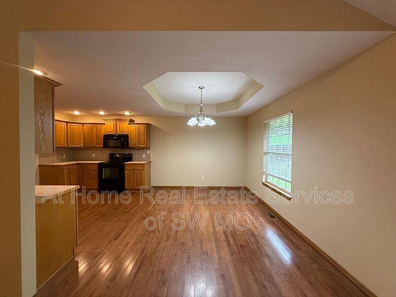 House for rent at 1082 Daisy Falls Dr, Nixa, MO 65714