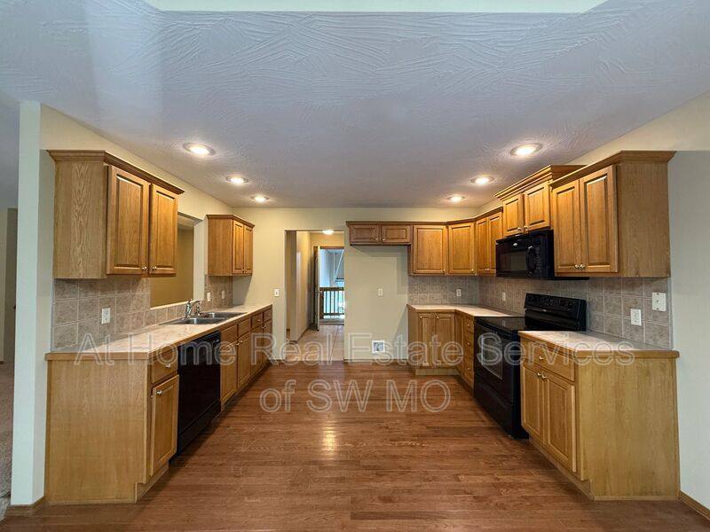 House for rent at 1082 Daisy Falls Dr, Nixa, MO 65714