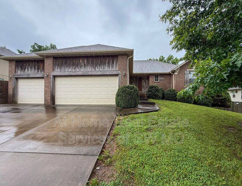 House for rent at 1082 Daisy Falls Dr, Nixa, MO 65714
