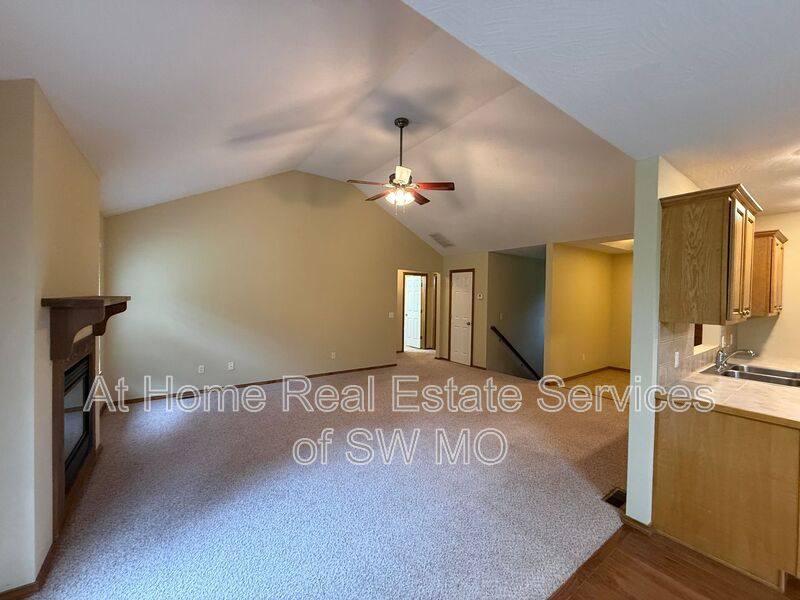 House for rent at 1082 Daisy Falls Dr, Nixa, MO 65714