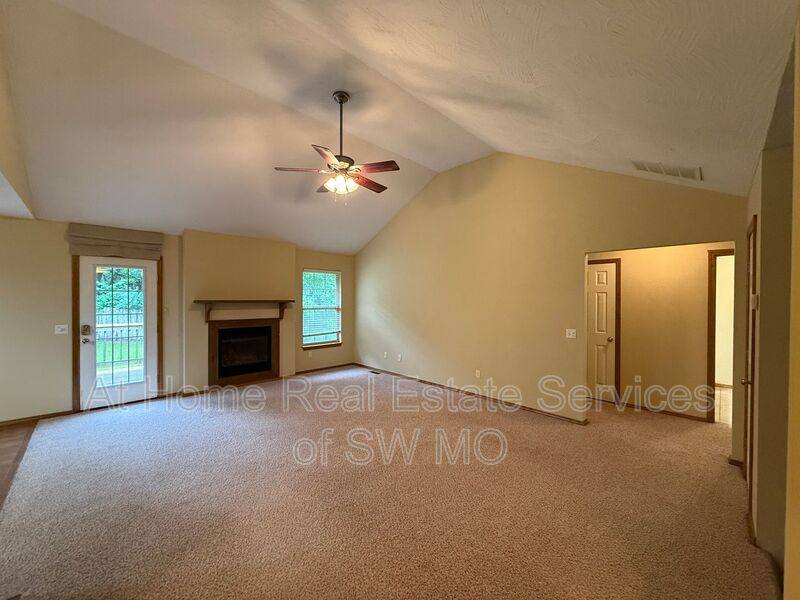 House for rent at 1082 Daisy Falls Dr, Nixa, MO 65714