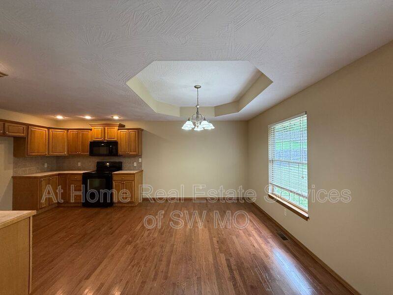 House for rent at 1082 Daisy Falls Dr, Nixa, MO 65714