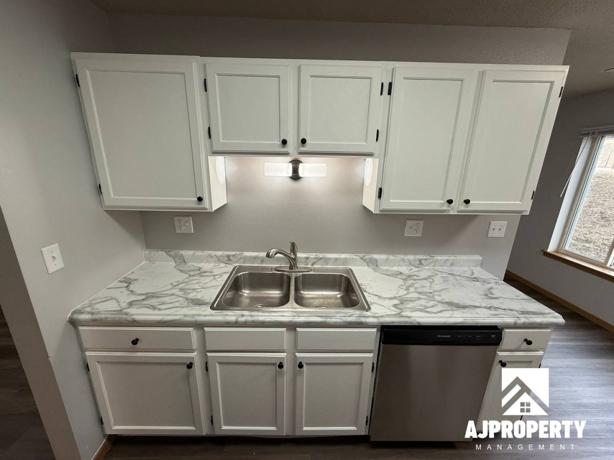 Apartment for rent at 1000 S Summit Ave, Sioux Falls, SD 57105