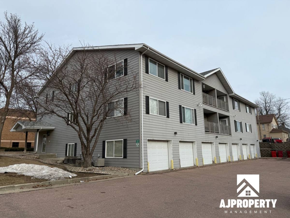 Apartment for rent at 1000 S Summit Ave, Sioux Falls, SD 57105