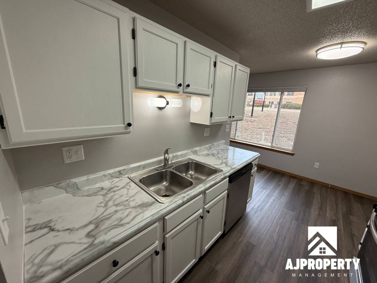 Apartment for rent at 1000 S Summit Ave, Sioux Falls, SD 57105