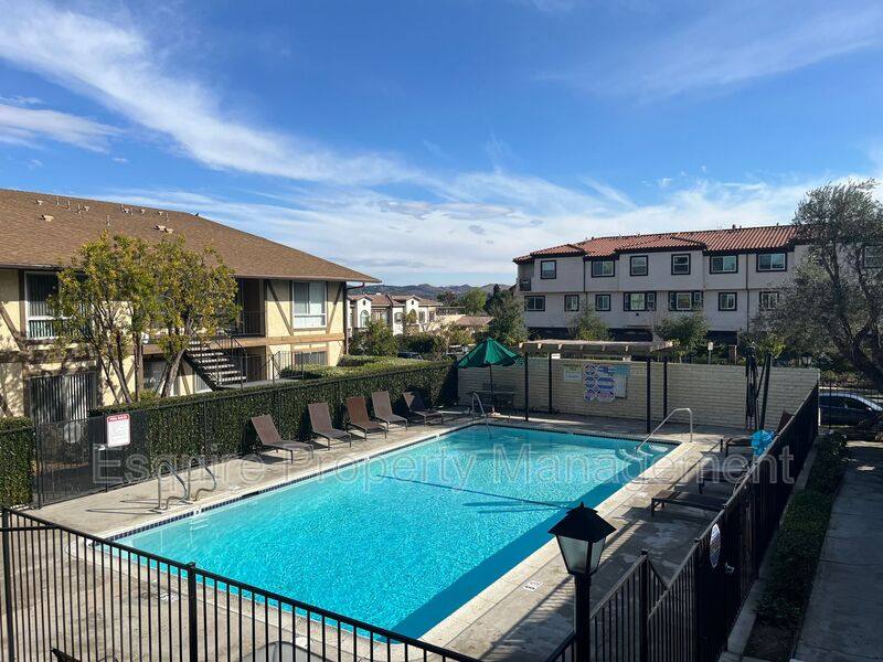 Apartment for rent at 951 Warwick Ave #P3, Thousand Oaks, CA 91360