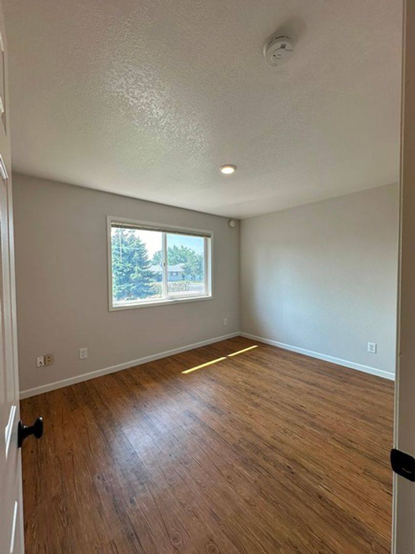 Townhouse for rent at 1716 Lakeview Ave, Klamath Falls, OR 97601