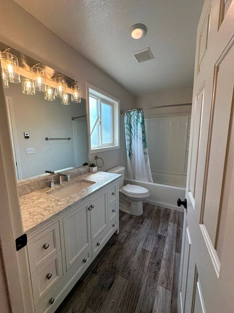 Townhouse for rent at 1716 Lakeview Ave, Klamath Falls, OR 97601