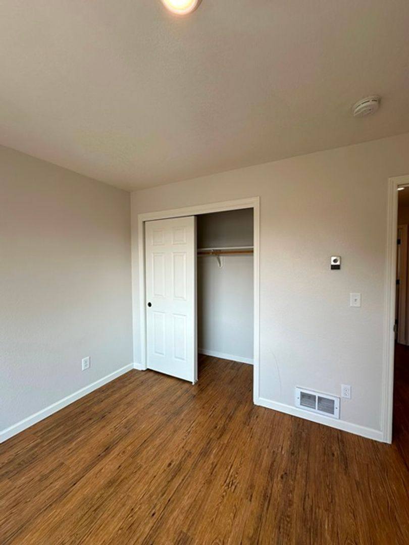 Townhouse for rent at 1716 Lakeview Ave, Klamath Falls, OR 97601