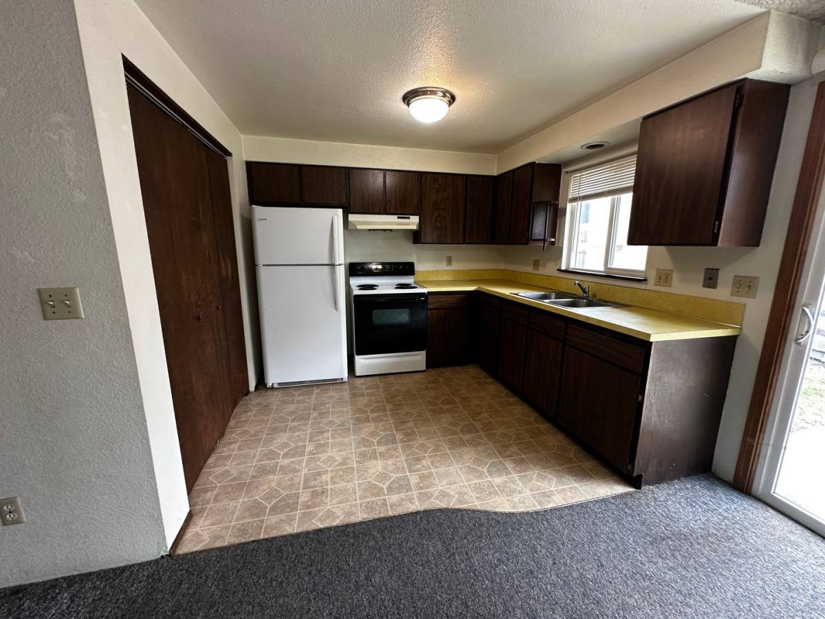 Apartment for rent at 242 Currier Ave, Roseburg, OR 97470